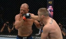 Võ sĩ Mỹ tung loạt đấm móc cực mạnh khiến ‘cao bồi' UFC ngã gục