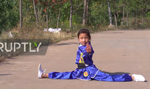 Cô bé 9 tuổi trổ tài kungfu điêu luyện như võ sư
