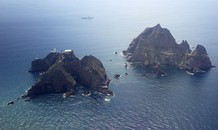 Máy bay trực thăng Hàn Quốc rơi xuống biển, bảy người mất tích