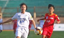 Sững sờ trước pha đá phạt 'cực phẩm' của nữ cầu thủ Hà Nội