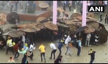 Hơn 120 người bị thương vì ném đá lẫn nhau trong lễ hội Ấn Độ