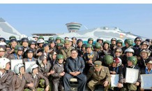 Hội thao hoành tráng, chiến cơ Triều Tiên phô diễn uy lực trước ông Kim Jong-un