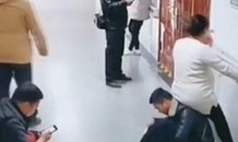 'Chồng người ta' nhận 7 triệu lượt thích vì lấy lưng làm ghế cho vợ bầu