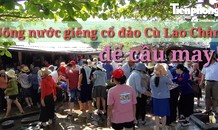 Du khách vây kín giếng cổ trên đảo Cù Lao Chàm uống nước cầu may