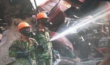 Mục kích bộ đội Hóa học tổng lực tiêu độc nhà kho Rạng Đông