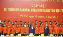 Thủ tướng hòa ca cùng các nhà vô địch SEA Games