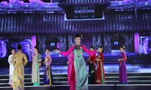 Thí sinh Hoa hậu Việt Nam khoe dáng với áo dài ‘Nét vàng son’