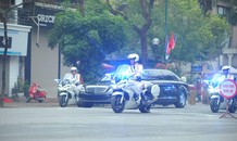 Ông Kim Jong Un đến thăm Đại sứ quán Triều Tiên tại Hà Nội