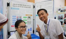 Học trò lớp 10 báo cáo nghiên cứu khoa học bằng... nhạc Rap