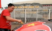 Cổ động viên đội mưa từ sáng sớm đón trận chung kết của U23 Việt Nam