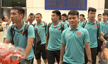 Tuyển Việt Nam về đến TP.HCM trong sự chào đón của các CĐV