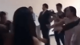 Cô gái xông vào đám cưới nói yêu chú rể, đòi tát cô dâu