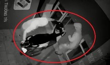 Kẻ gian phá 2 lớp khóa cửa vào nhà trộm xe SH ở Hà Nội