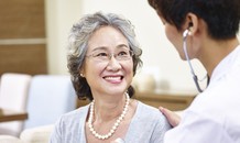 Người cao tuổi cần chăm sóc sức khỏe thế nào để tránh lây nhiễm Covid-19?
