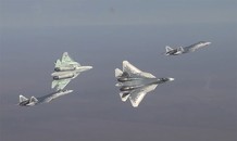 Khoảnh khắc ngoạn mục tiêm kích Su-57 vừa leo dốc vừa bắn tên lửa