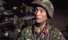 Lính phòng không huấn luyện đêm