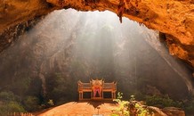 Kỳ bí Đền vàng trong hang sâu của vua Thái Lan