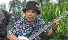 Tiếng đàn Banjo cuốn hút người Hà Nội giữa tiết trời lập Đông