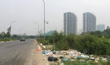 Hố trồng cây trên đường 'trăm tỷ' ở Hà Nội biến thành bãi rác