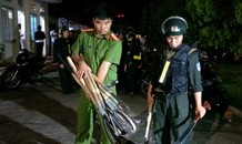 Nhóm thanh niên dùng hung khí, bom xăng hỗn chiến trong đêm