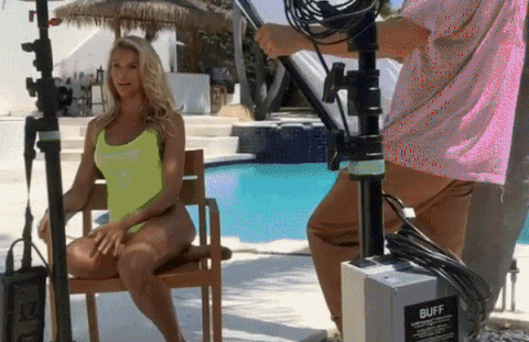 Clip hậu trường quảng cáo áo tắm nóng bỏng của Natalie Roser