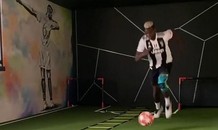 Ngôi sao Paul Pogba gây tranh cãi khi mặc áo Juventus tập luyện