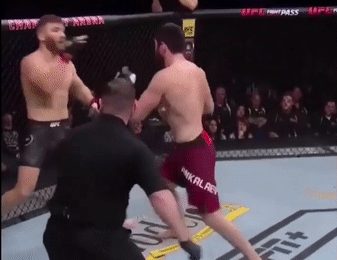 Dùng ‘túy quyền’ tại UFC, võ sĩ MMA nhận cái kết không tưởng