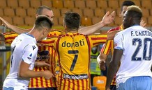 Cắn trộm đối thủ, ngôi sao của Lazio trả giá đắt