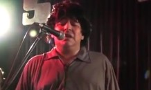 Xem lại khoảnh khắc Maradona hát ca khúc ‘Bàn tay của Chúa’ đầy cảm xúc