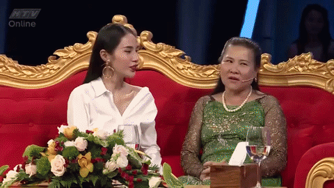 Clip mẹ chồng cưng chiều Thủy Tiên gây 'sốt' mạng xã hội với view 'khủng'