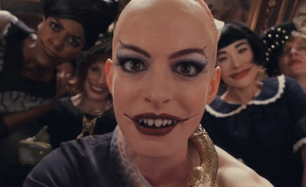 Anne Hathaway khoe sức chịu đựng phi thường khi hóa trang thành phù thủy trong The Witches