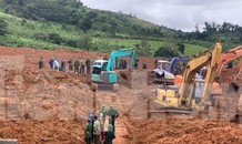 22 chiến sĩ bị vùi lấp: Bóc từng thớ đất tìm kiếm đồng đội