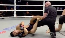 Lĩnh cú đấm búa tạ, võ sĩ Trung Quốc khóa chân trọng tài trong cơn 'mộng du'
