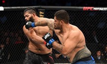 Võ sĩ nặng 120kg tung cú đấm móc ‘thần sầu’ hạ knock-out đối thủ
