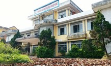 Vì sao cơ ngơi Trường CĐ Công nghiệp Huế ‘mắc cạn’ giữa rác?