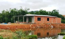 Chính quyền tiếp tay xây nhà trái phép, san đất nền vô tội vạ trên mặt nước thủy sản?