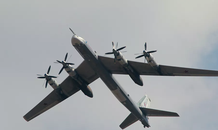 Tiêm kích F-2 của Nhật Bản hộ tống máy bay ném bom Tu-95 của Nga