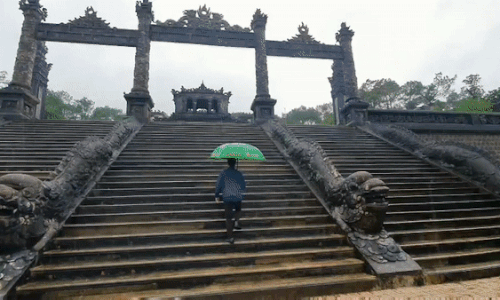 Chiêm ngưỡng kĩ xảo khảm sứ trong lăng vua Khải Định