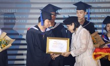 Xúc động với những chia sẻ của chàng thủ khoa khuyết tật