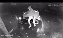 Truy tìm 2 người đàn ông nghi nổ súng vào nhà dân trong đêm