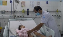 Dùng tim phổi nhân tạo và 'phòng mổ di động' cứu bệnh nhi 3 tuổi