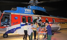 Trực thăng bay cấp cứu đưa 2 quân nhân bị nạn ở Trường Sa về đất liền điều trị