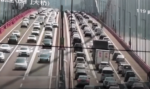 Thót tim nhìn cây cầu nhấp nhô như sóng, tài xế tả 'như đi thuyền'