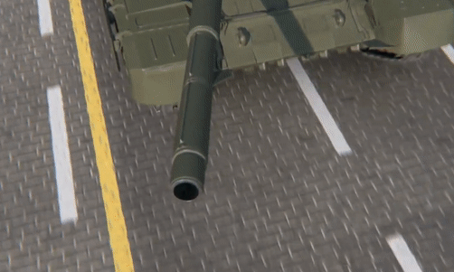 Cảnh máy quay đâm xuyên nòng xe tăng T-72B3 Nga đẹp như phim bom tấn