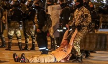 Belarus: Bạo loạn hậu bầu cử tổng thống, cảnh sát lao xe vào người biểu tình