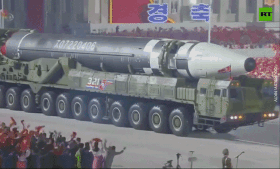 Tận thấy ICBM mới hùng dũng đi giữa biển người Triều Tiên