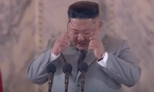 Ông Kim Jong-un rơi nước mắt xin lỗi người dân trong bài phát biểu lễ duyệt binh