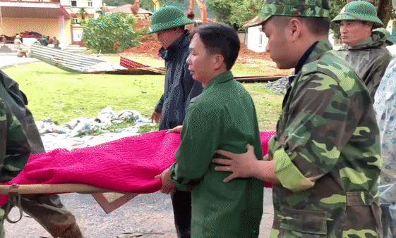 Tìm thấy nhiều thi thể vụ sạt lở ở Đoàn 337, tính phương án dùng trực thăng cứu nạn