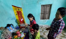 Xót thương 2 trẻ mồ côi ở với bà ngoại bị ung thư di căn