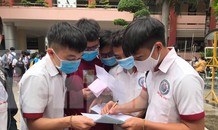 TPHCM: Sạc điện thoại trong khu vực thi, một cán bộ bị lập biên bản